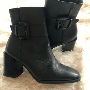 Beautiful Paul Green Nirvana black leather boot. US 6. New without box.